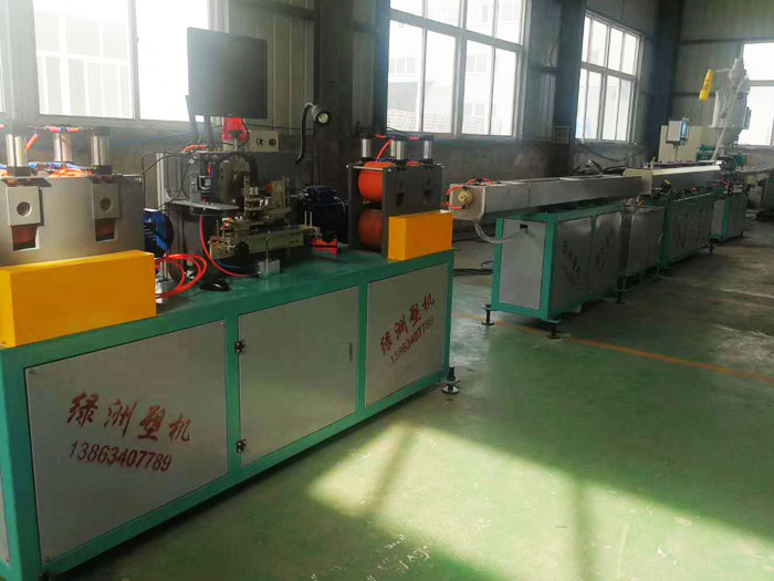 貼片式（shì）滴灌帶生產線