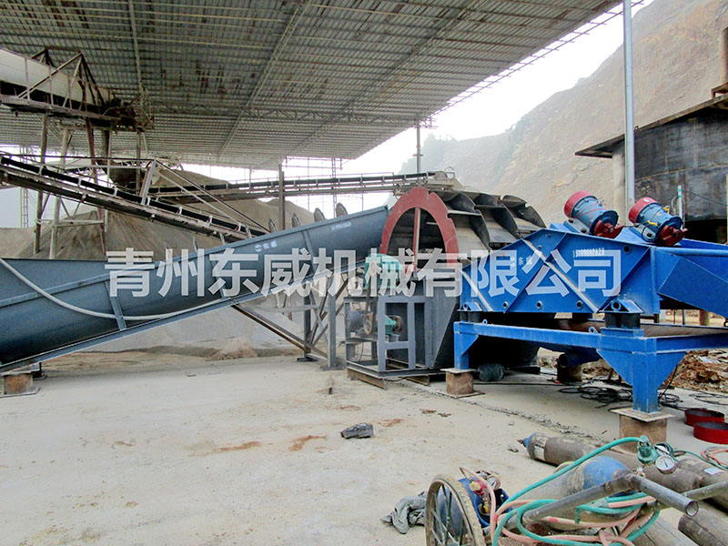 山砂洗（xǐ）沙機中（zhōng）可以選擇螺旋式洗沙機