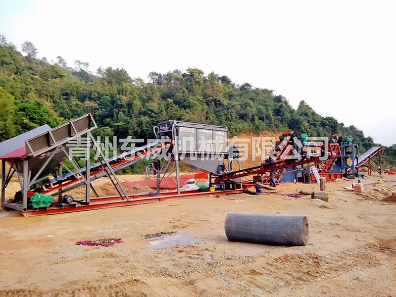 廣東梅州挖鬥洗沙機應用現場